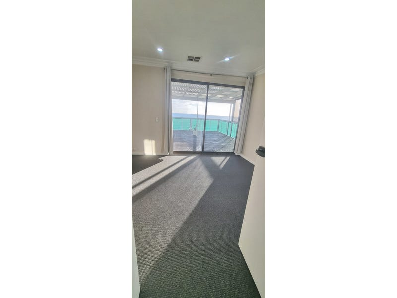 ABSOLUTE OCEAN FRONT SCARBOROUGH SECLUDED 26