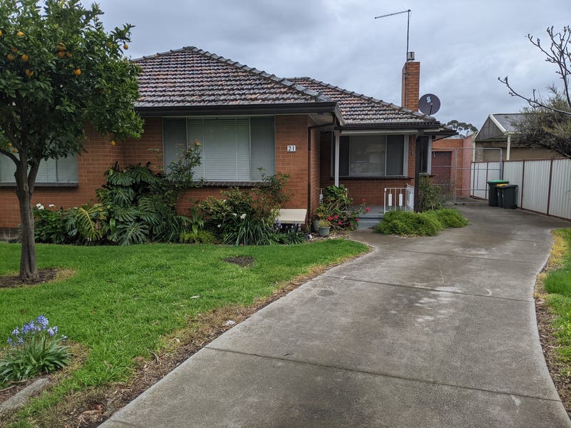 Beautiful Home & Neighbours with Amenities