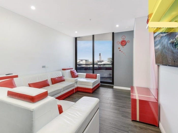 FULL FURNISHED 2 BED, 2 10