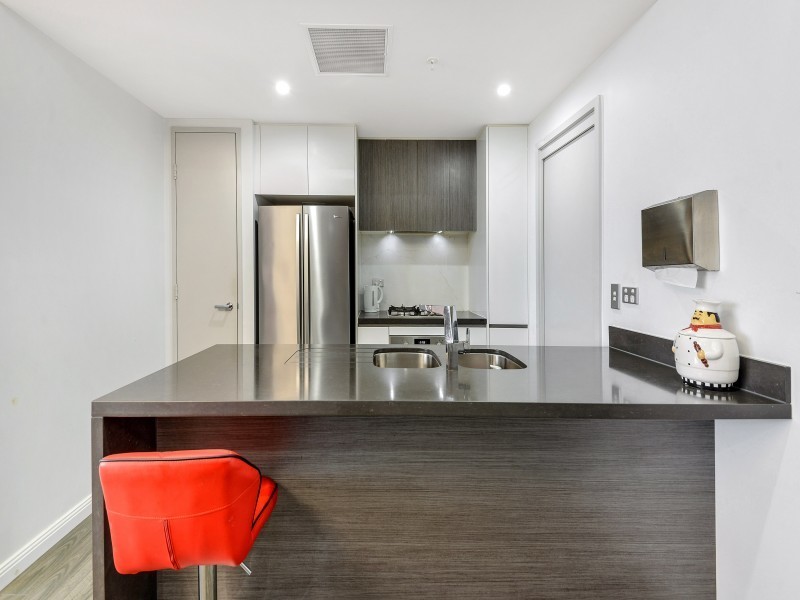 FULL FURNISHED 2 BED, 2 18