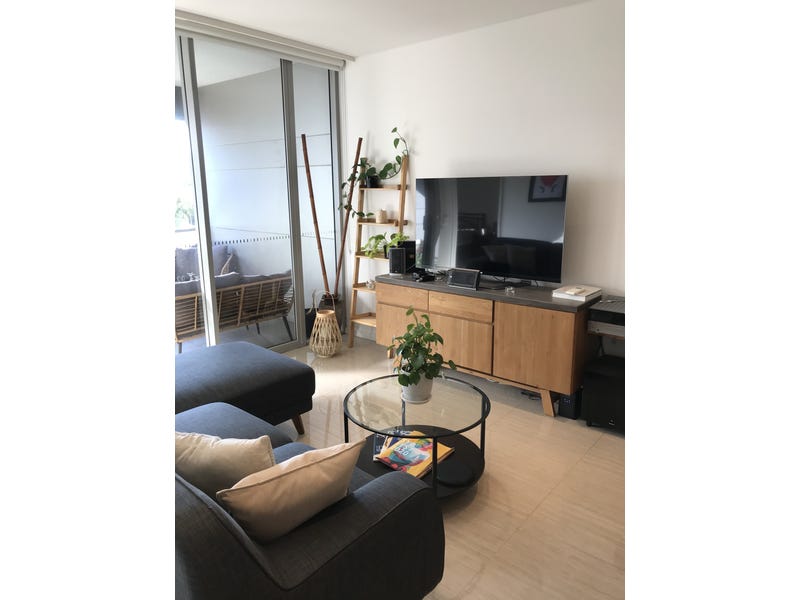 Newly Updated Apartment with Parking 6