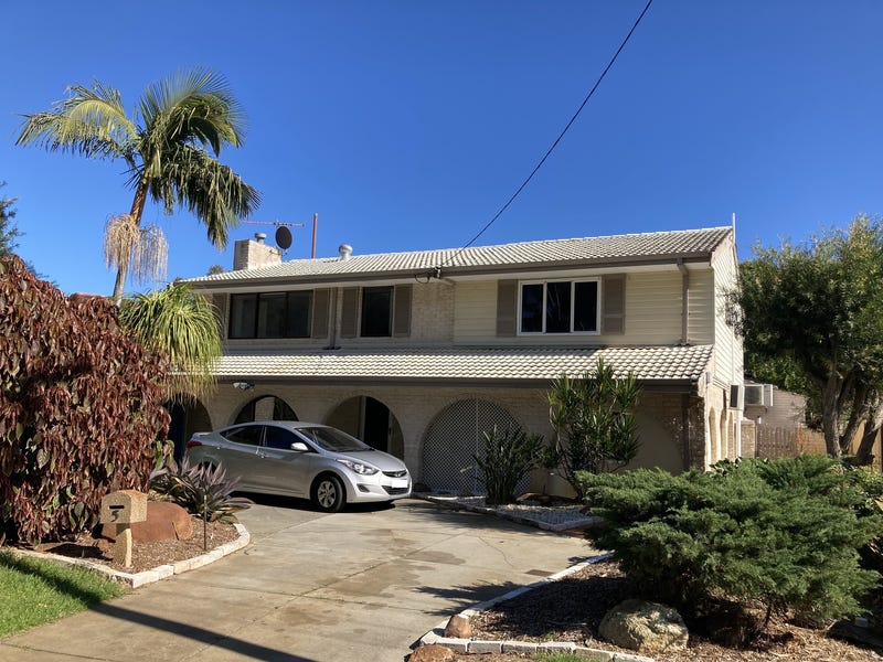 Huge Parkside Family Home with Pool