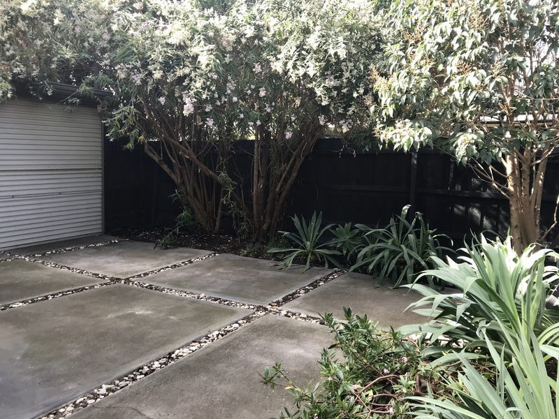 LEAFY COURTYARD / ART DECO 8