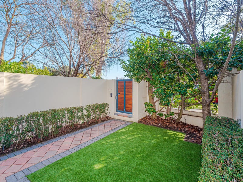 STUNNING TOWNHOUSE IN SUPERB LOCATION 5
