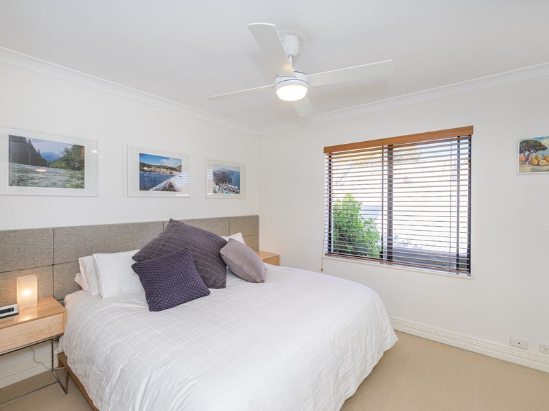 STUNNING TOWNHOUSE IN SUPERB LOCATION 10