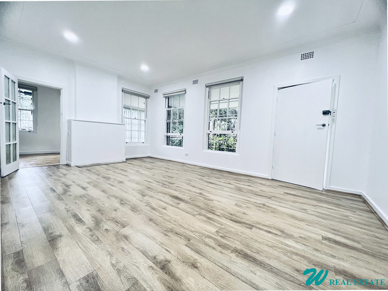 Large Bright Executive 4-Bedroom House with Great Level Yards!