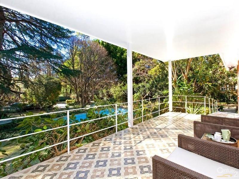 Large Bright Executive 4-Bedroom House 9