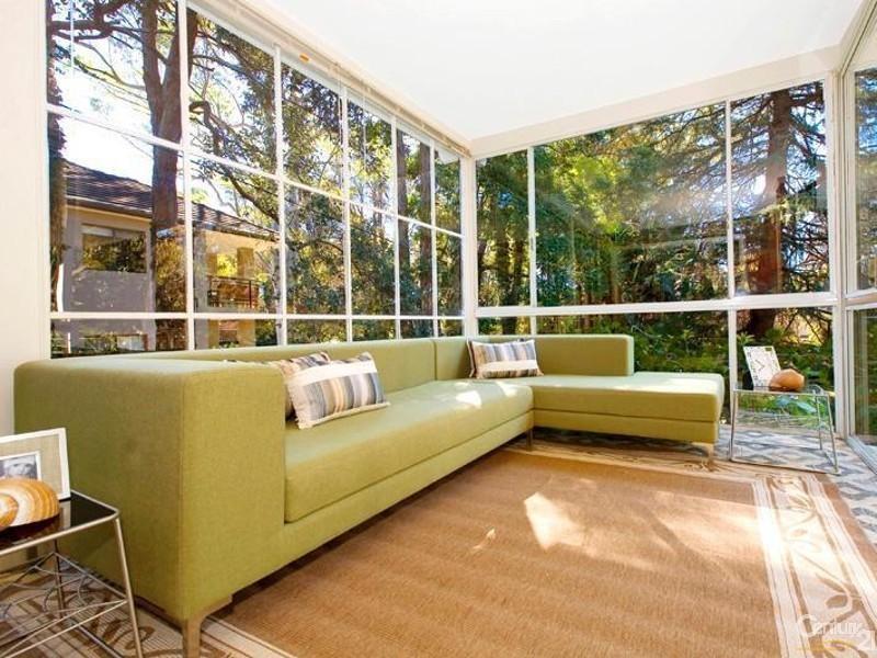 Large Bright Executive 4-Bedroom House 10