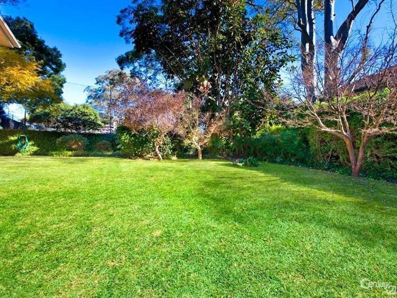 Large Bright Executive 4-Bedroom House 11