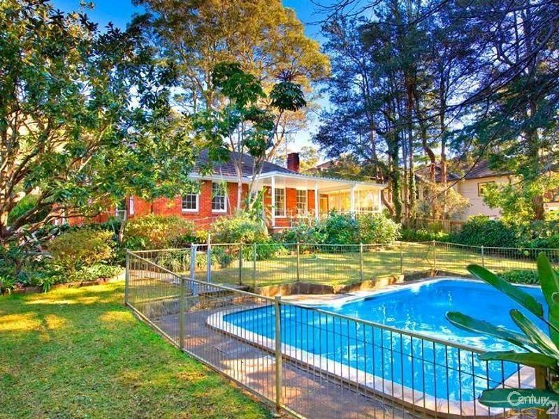Large Bright Executive 4-Bedroom House 13