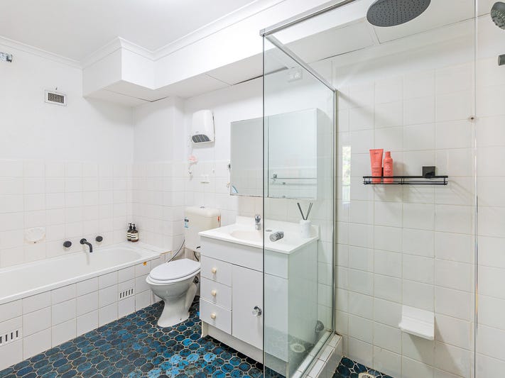 PET FRIENDLY – Location, Location 8