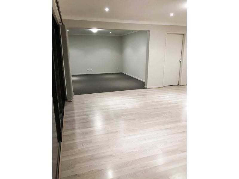 Luxurious 4 Bedroom Large Family 30