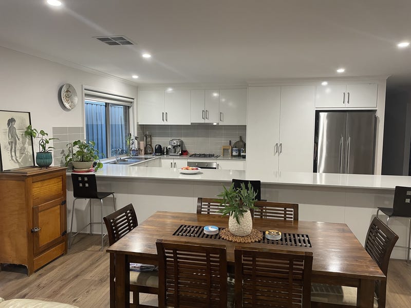 Ideal Park frontage location, overlooking Playground in Bluestone