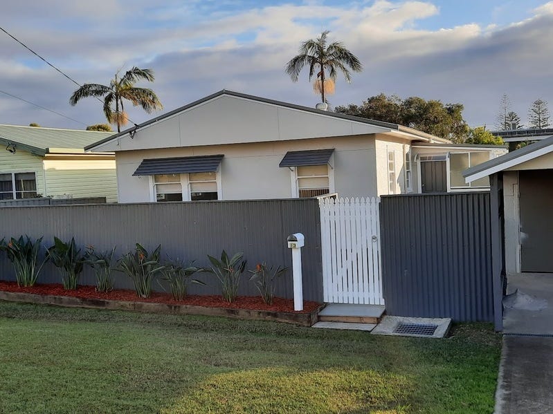 Neat and tidy older home centrally located right in the heart of Woolgoolga.