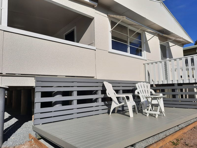 Neat and tidy older home 10