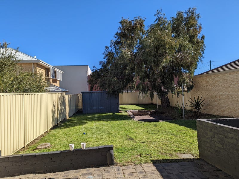 Huge yard, pet friendly, short term flexible lease!