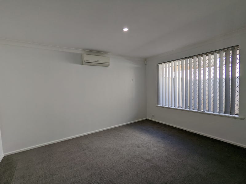Huge yard, pet friendly, short 5