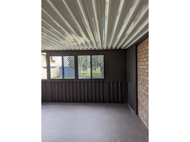 Huge yard, pet friendly, short 7