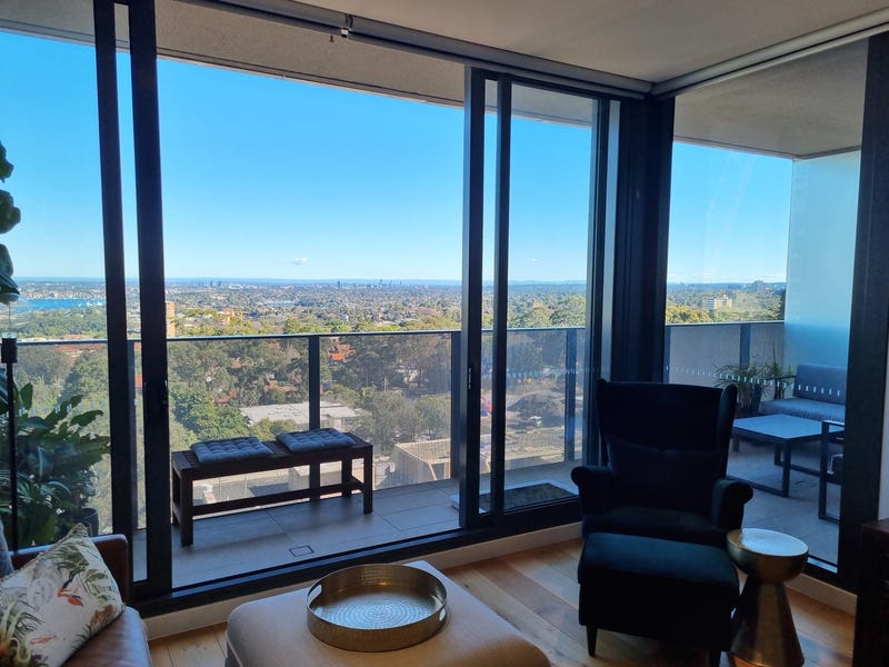 SIMPLY THE BEST! Luxury Living with breathtaking Harbour Views!