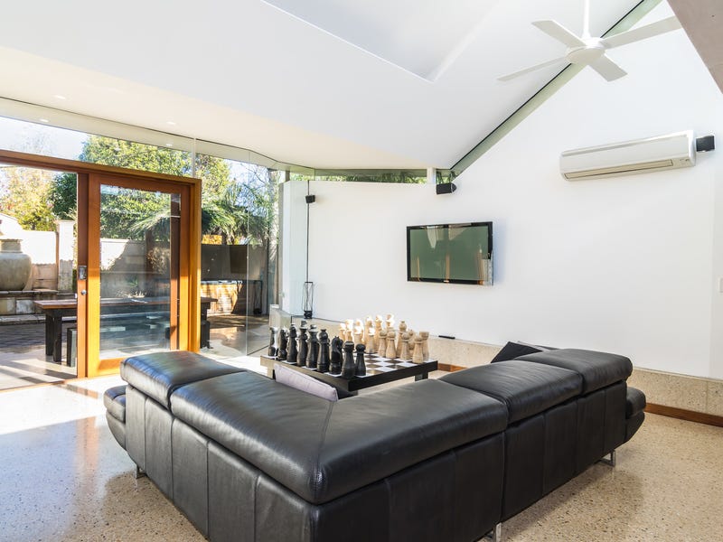 This 3 Bedroom character home 5