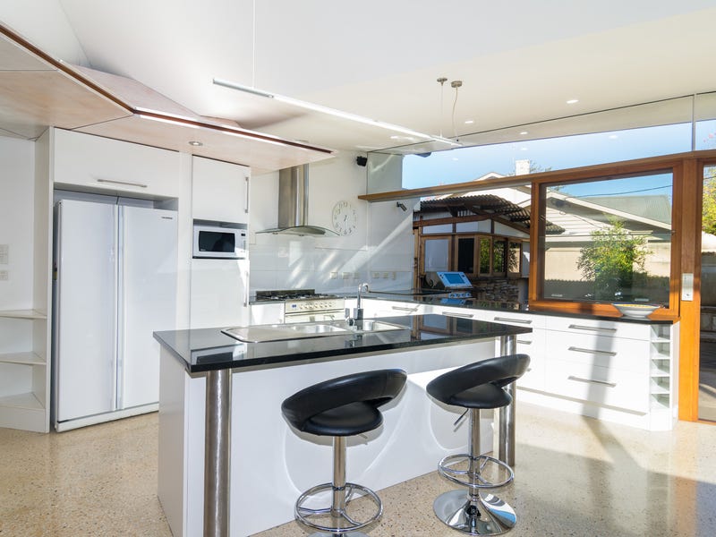 This 3 Bedroom character home 7
