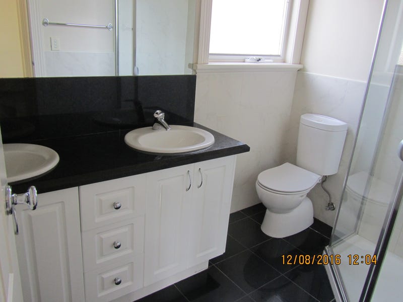 4BR Airconditioned Double story House 6
