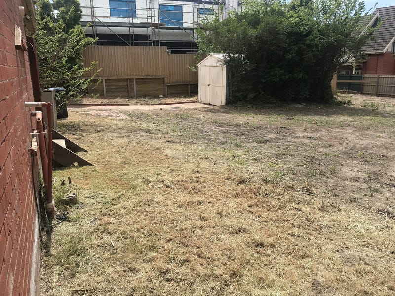 5BR solid Brick House in 11