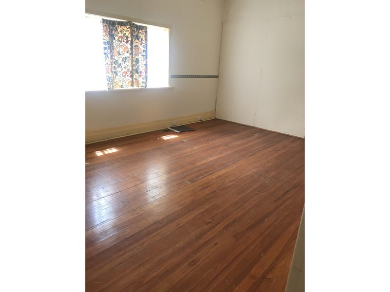 5BR solid Brick House in 13