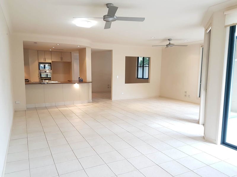 3 BEDROOM TOWNHOUSE IN THE 2