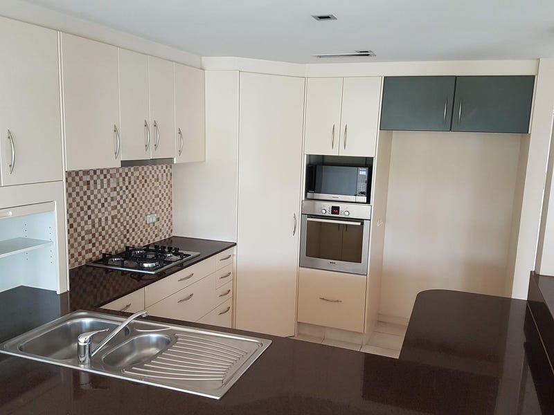 3 BEDROOM TOWNHOUSE IN THE 3