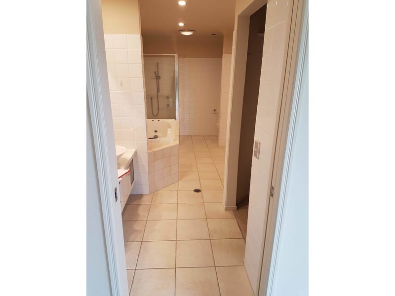 3 BEDROOM TOWNHOUSE IN THE 8