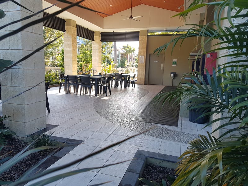 3 BEDROOM TOWNHOUSE IN THE 14