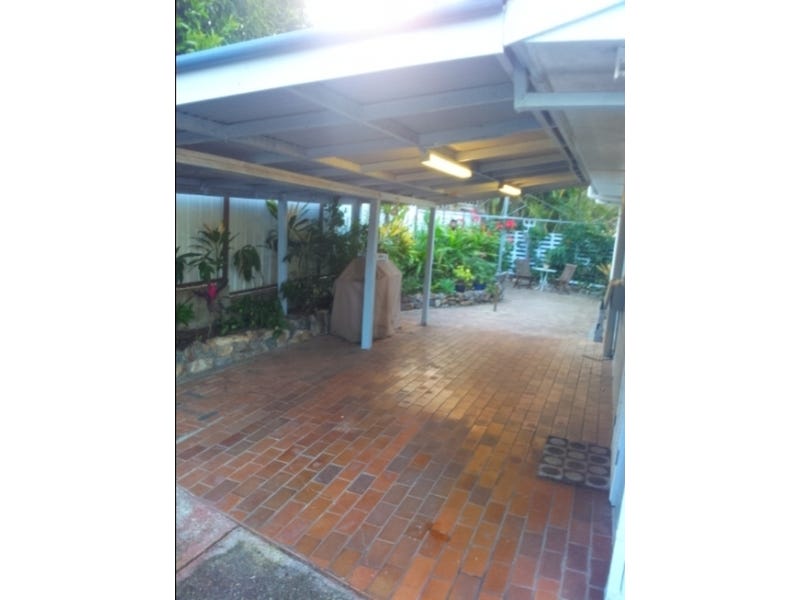 Spacious Studio/Unit with Large Courtyard 4