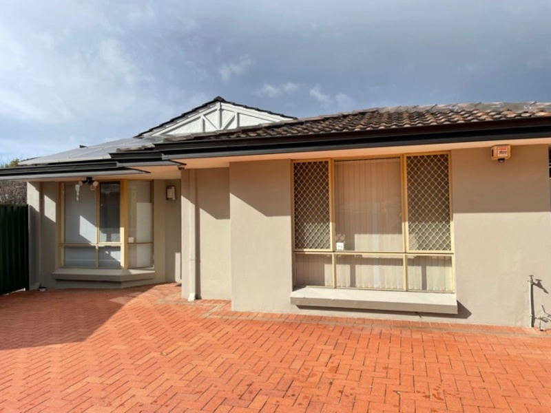 Lovely spacious street front 3 bedroom 2 bathroom home