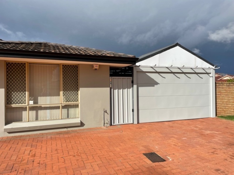 Lovely spacious street front 3 2