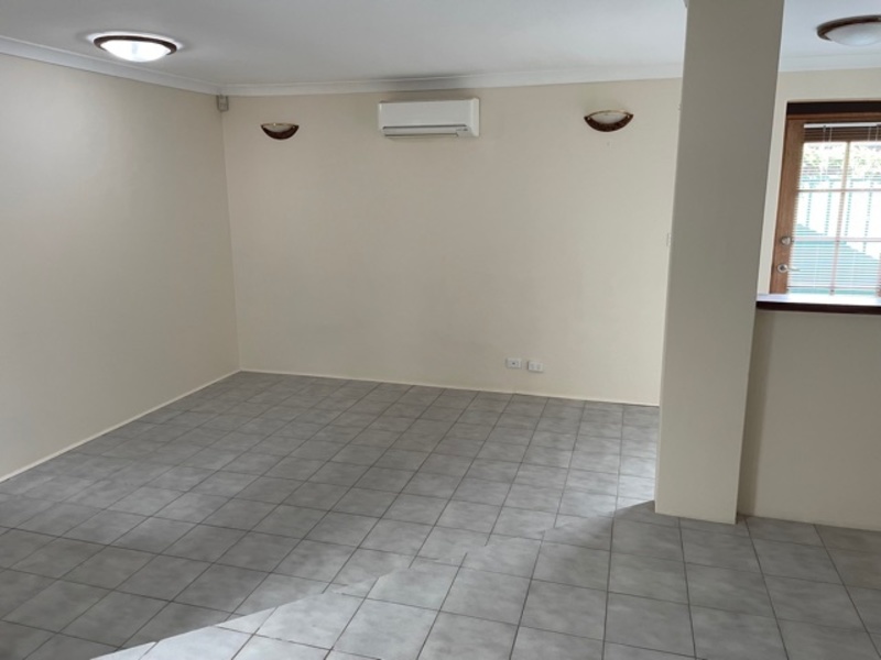 Lovely spacious street front 3 5
