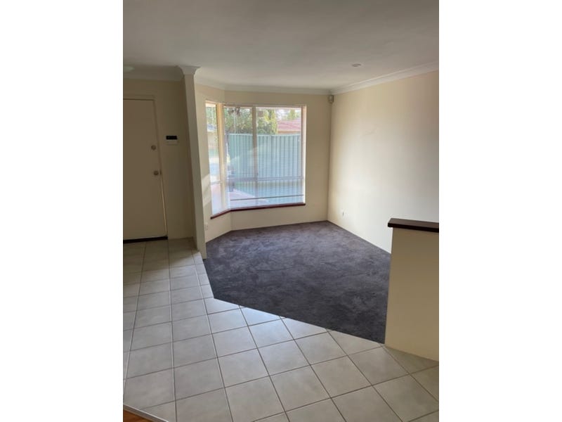 Lovely spacious street front 3 8