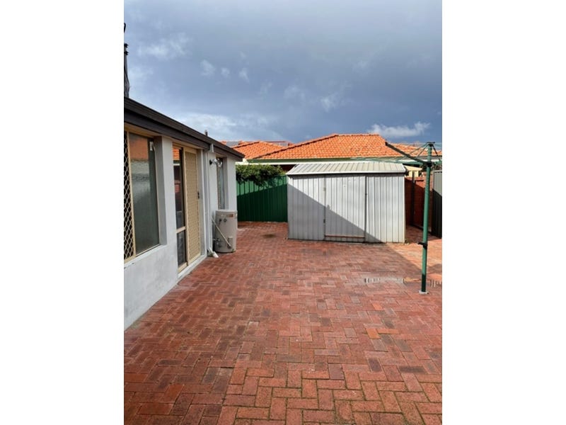 Lovely spacious street front 3 12