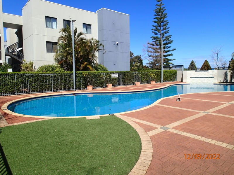 GROUND FLOOR APARTMENT IN GREAT LOCATION!