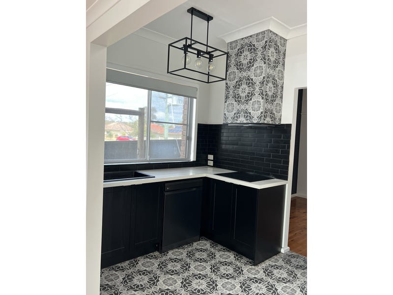 Newly Renovated House Close to 7