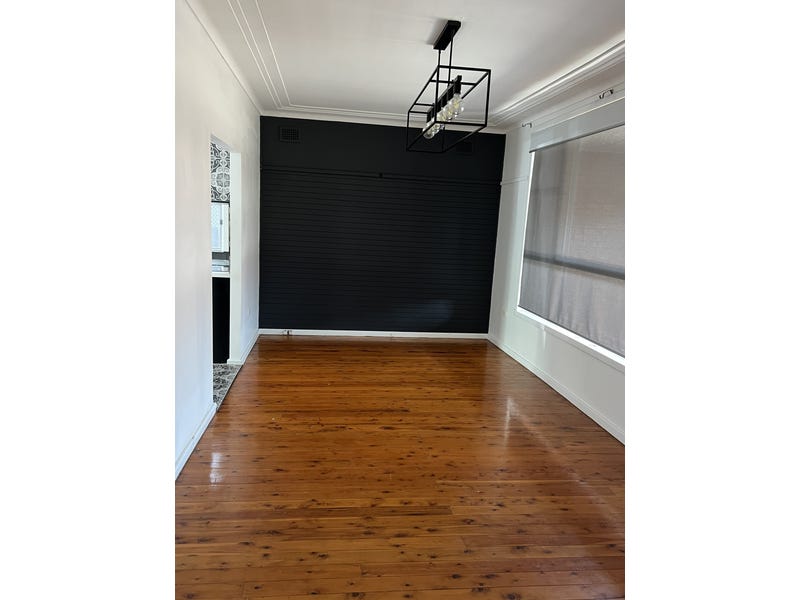 Newly Renovated House Close to 11