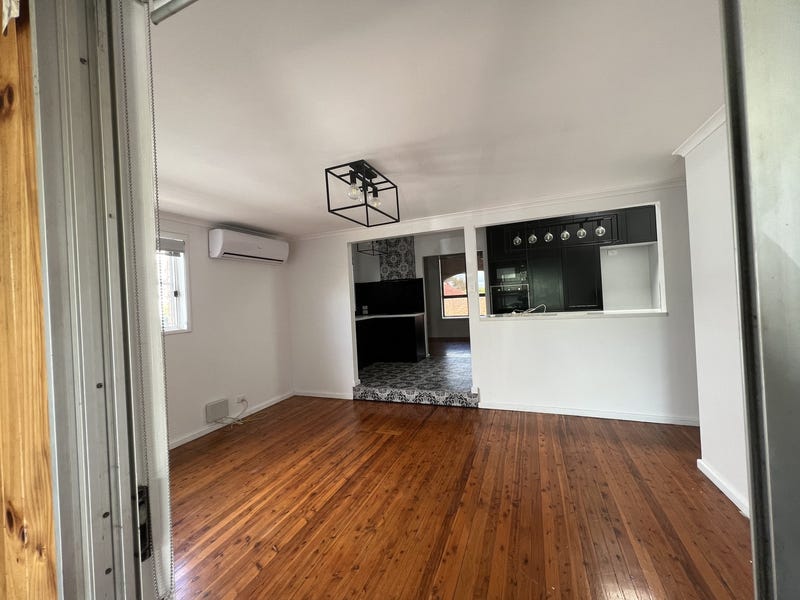 Newly Renovated House Close to 12