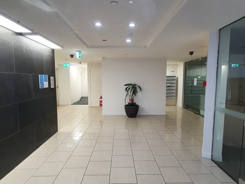 Furnished Unit – Walking distance 10