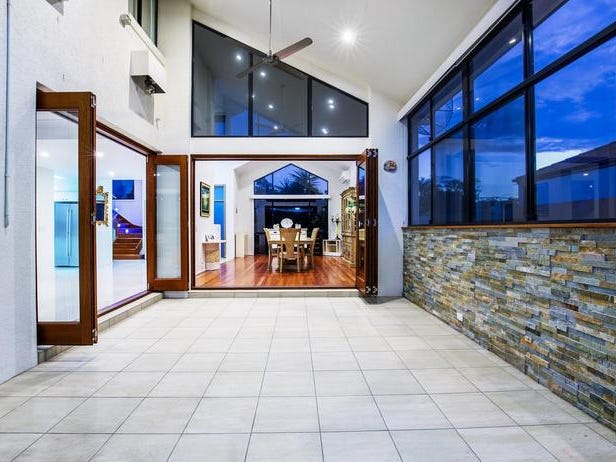 GREAND MODERN HOME FOR RENT 23