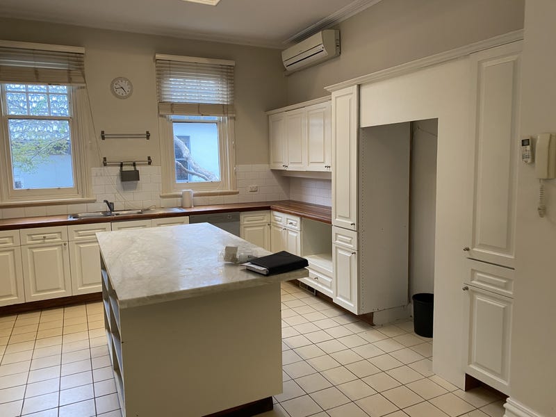 Great Location 5BR HOUSE available 12