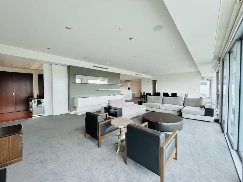 Luxurious Living in Royal Domain 2