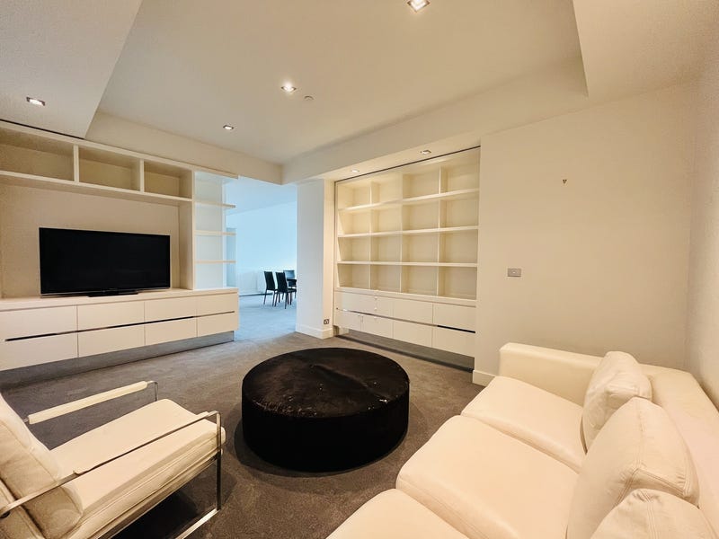 Luxurious Living in Royal Domain 3