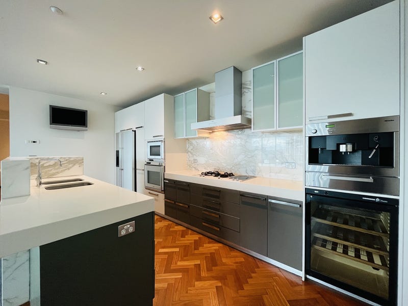 Luxurious Living in Royal Domain 4