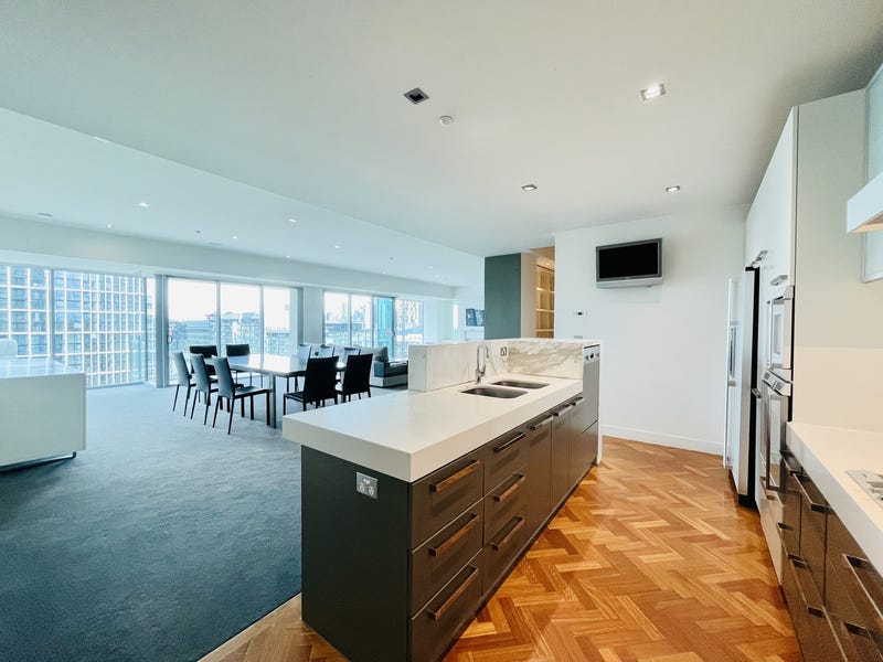 Luxurious Living in Royal Domain 5