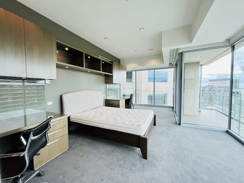 Luxurious Living in Royal Domain 10